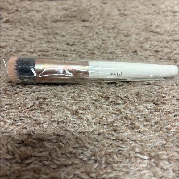 Ever Face 2 Foundation Brush vegan cruelty free synthetic bristles new in bag - Picture 3 of 9